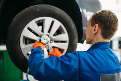Euless mechanic performing tire services